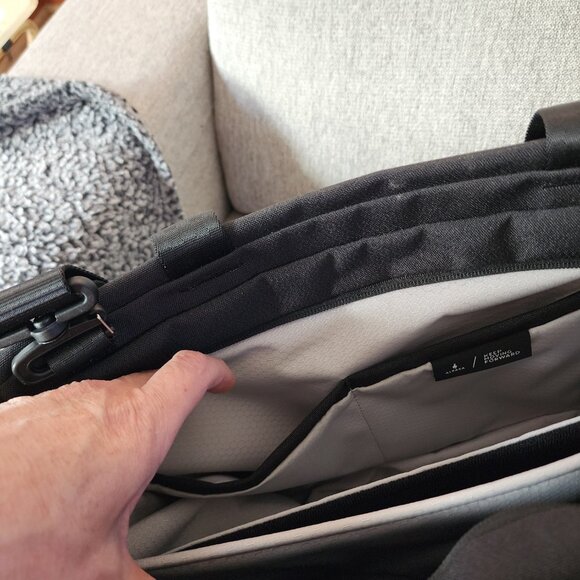 Alpaca Bravo Tote w/ crossbody strap - Picture 4 of 8